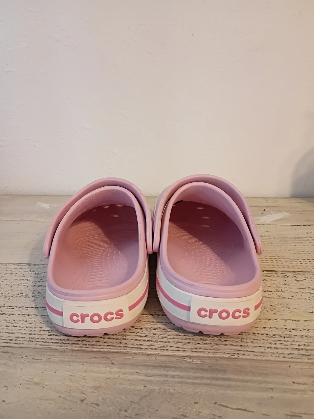 CROCS pink dance